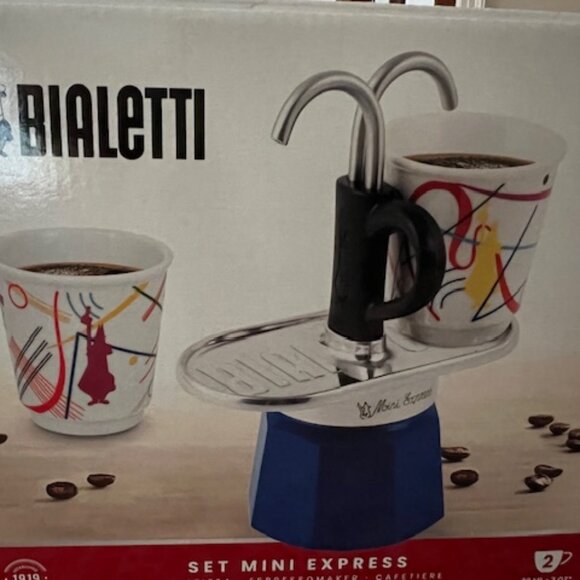 NEW Bialetti Italian Espresso Mini Stove Top Coffee Machine; 2 Designer Cups - Picture 9 of 13